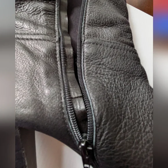 Genuine soft Leather boots, 3 1/4" Heels. Size 7B - Picture 7 of 11